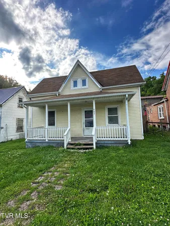 $59,400 | 405 West Main Street, Saltville, VA 24370