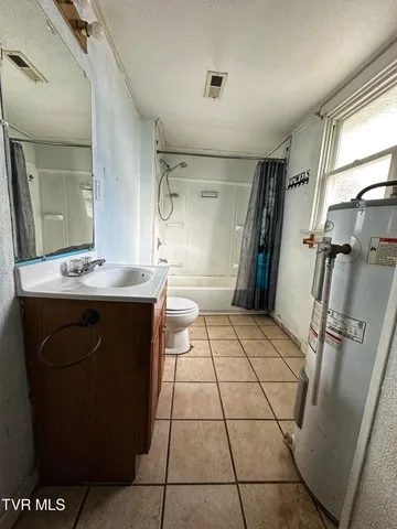 $59,400 | 405 West Main Street, Saltville, VA 24370