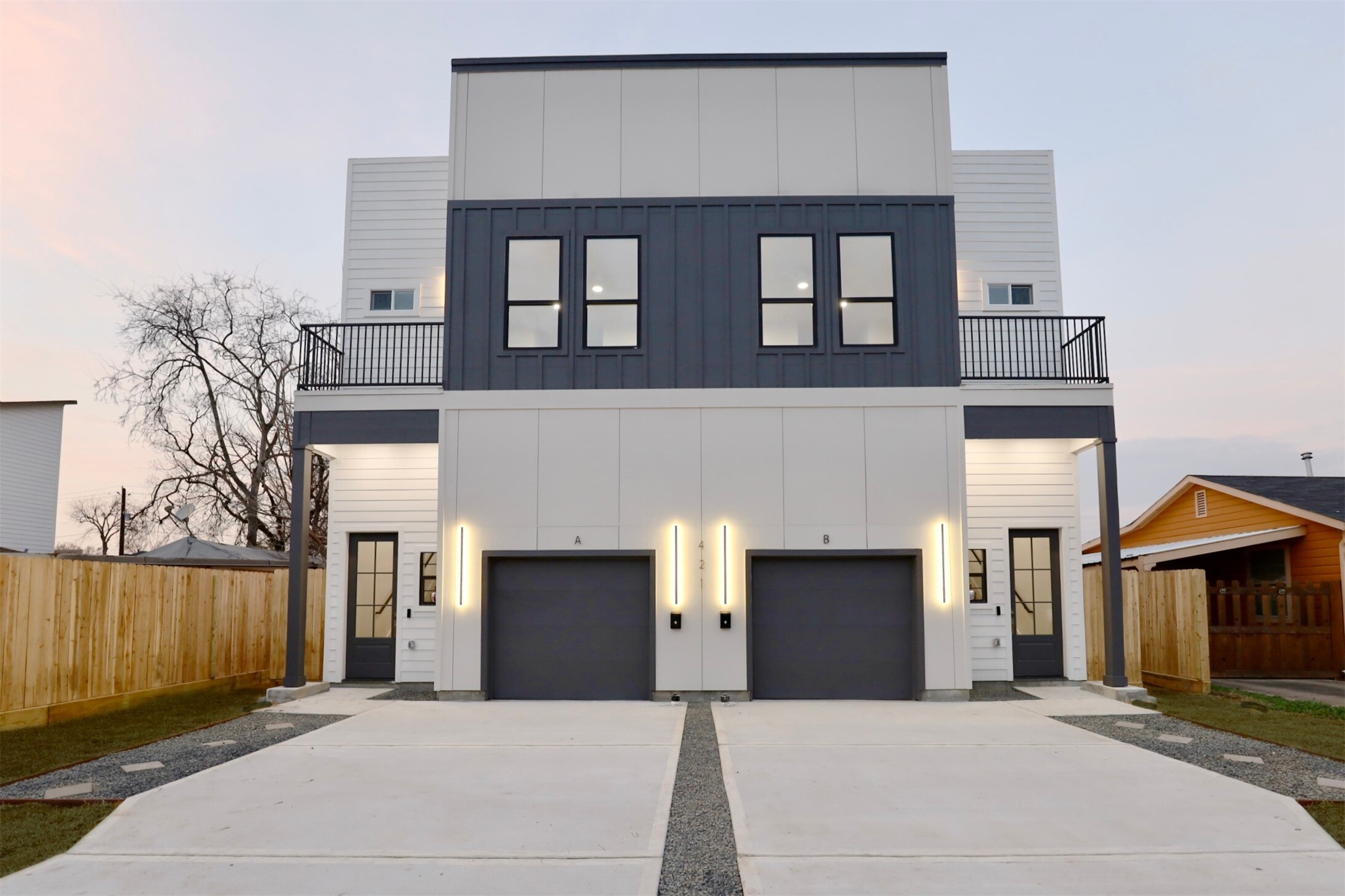 421 East 41st Street Houston, TX 77022 - Photo 2 of 32 a front view of a house with a garage