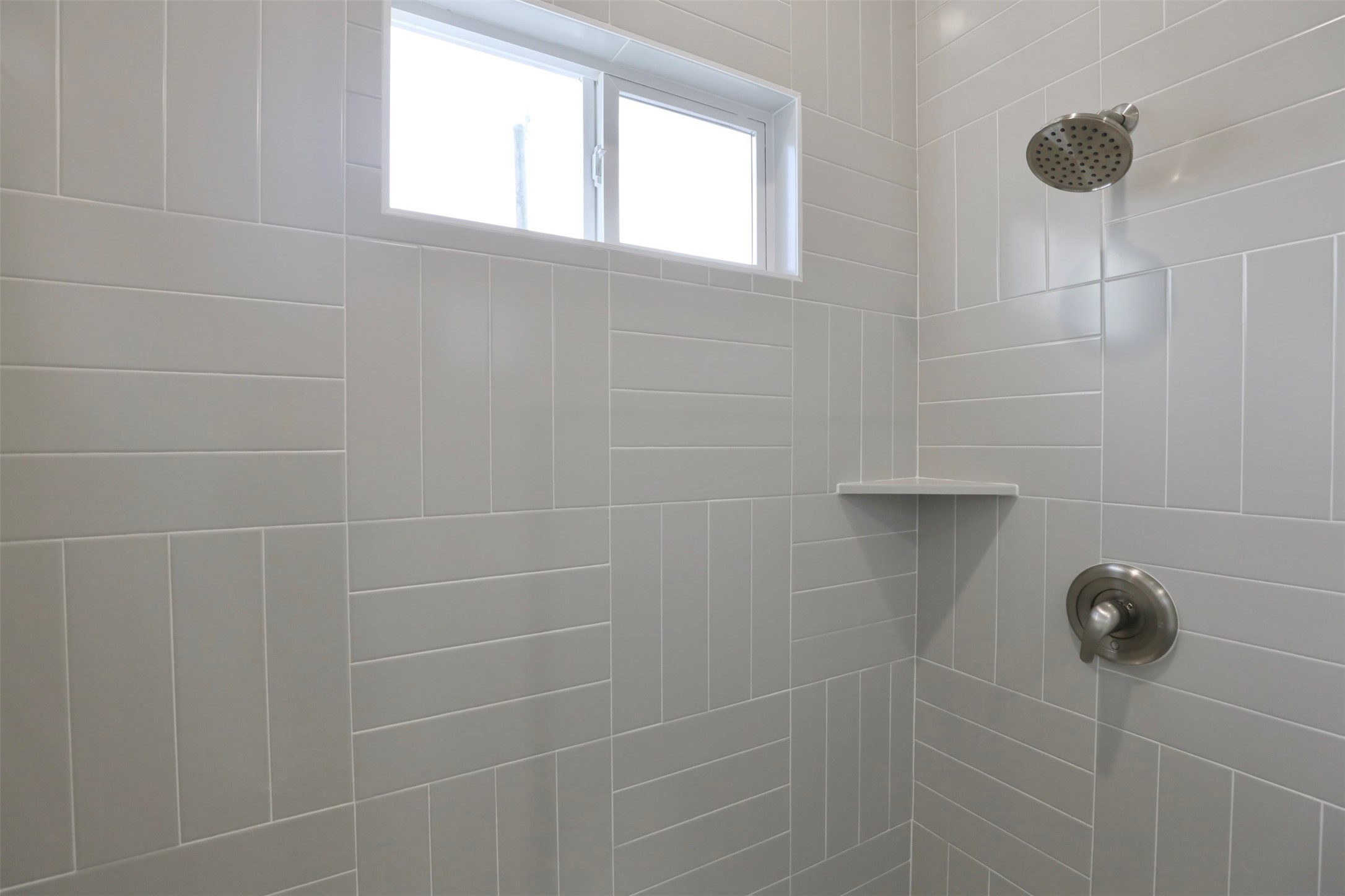 421 East 41st Street Houston, TX 77022 - Photo 21 of 32 a bathroom with a shower