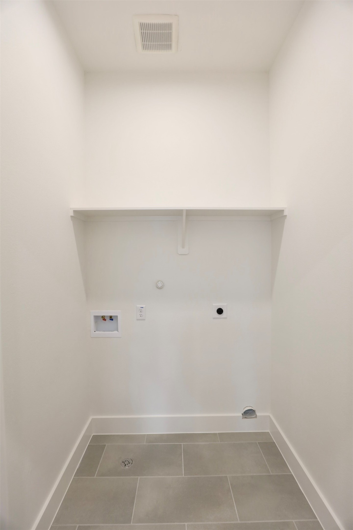 421 East 41st Street Houston, TX 77022 - Photo 25 of 32 a view of an empty room