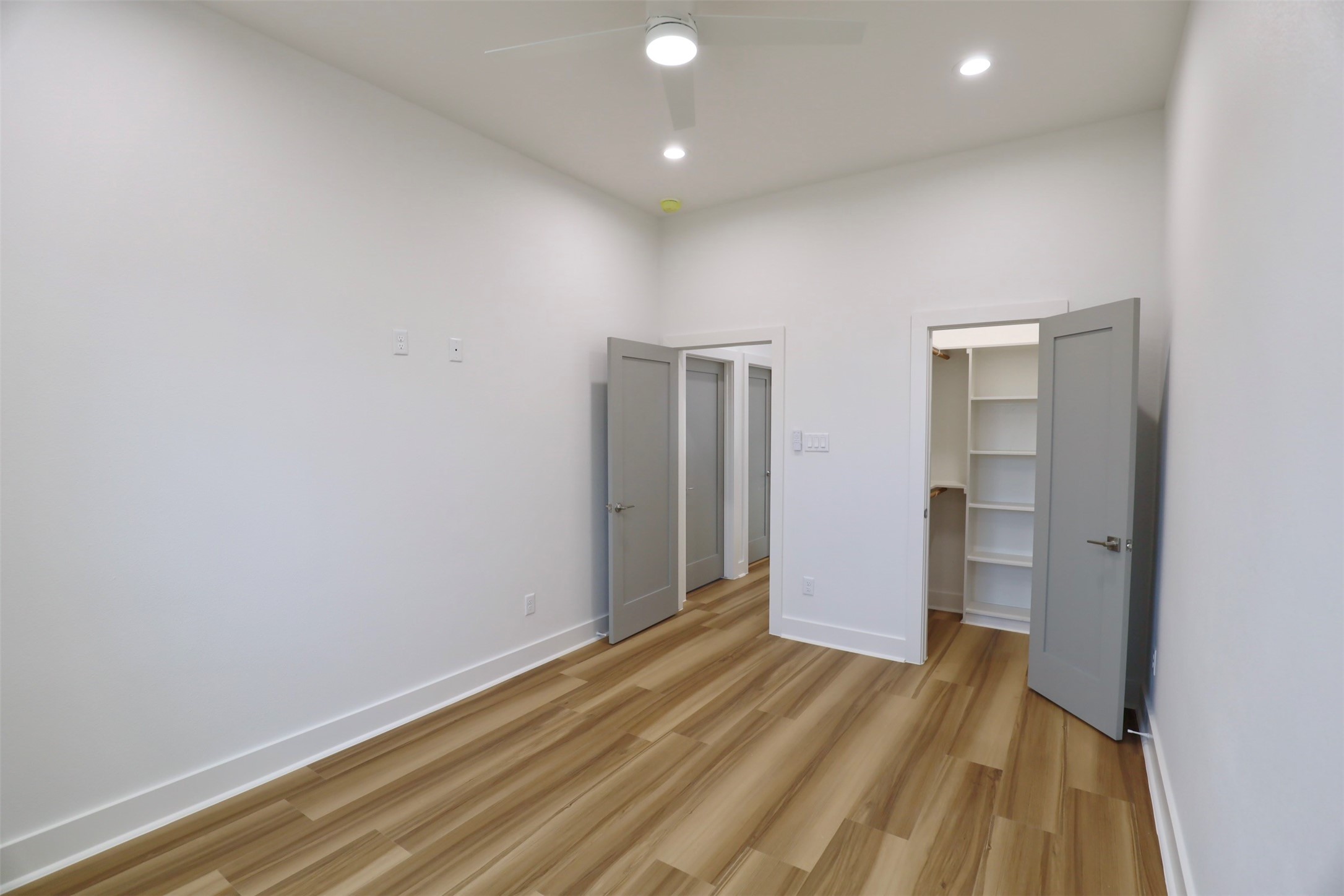421 East 41st Street Houston, TX 77022 - Photo 28 of 32 a view of empty room with wooden floor and fan