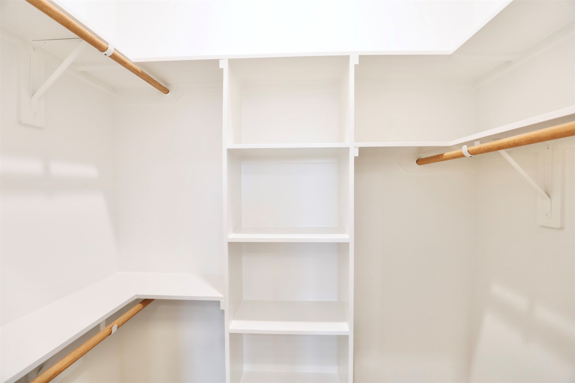 421 East 41st Street Houston, TX 77022 - Photo 29 of 32 a view of an empty walk in closet