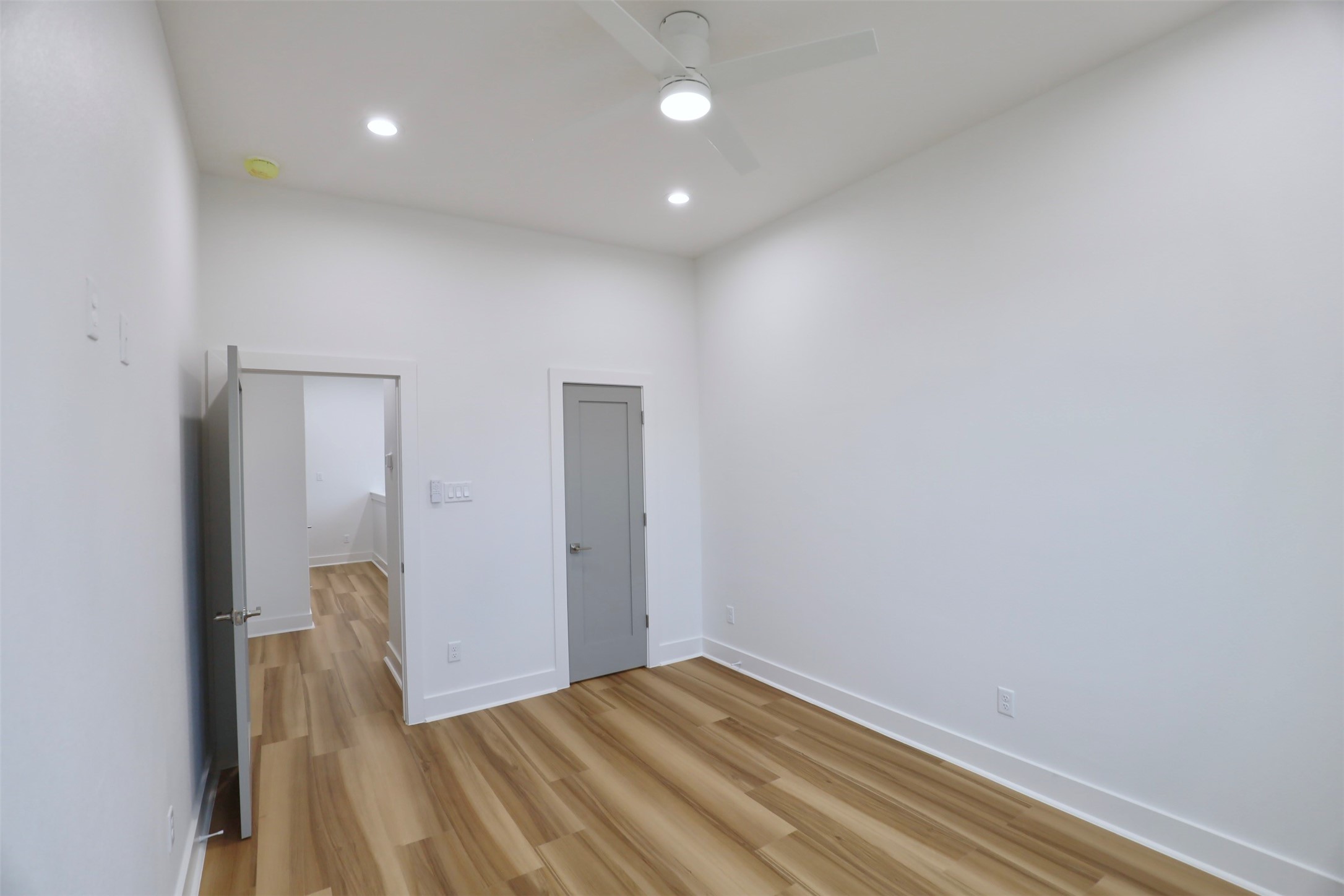 421 East 41st Street Houston, TX 77022 - Photo 30 of 32 a view of livingroom with furniture and wooden floor