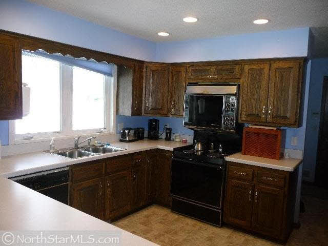 4515 Oak Chase Road Eagan, MN 55123 - Photo 2 of 12 Gallery Image 2