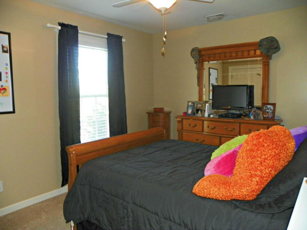 40 Earhart Road, Unit 40 Bluff City, TN 37618 - Photo 11 of 16 Bedroom 2