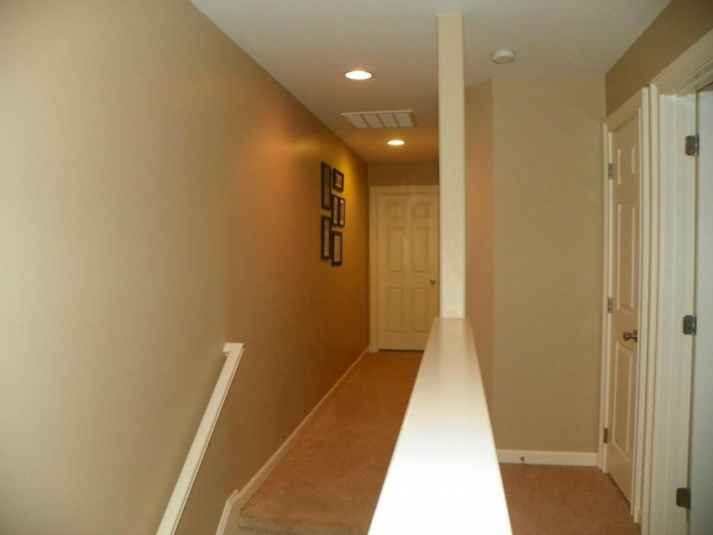 40 Earhart Road, Unit 40 Bluff City, TN 37618 - Photo 14 of 16 Upstairs Hallway