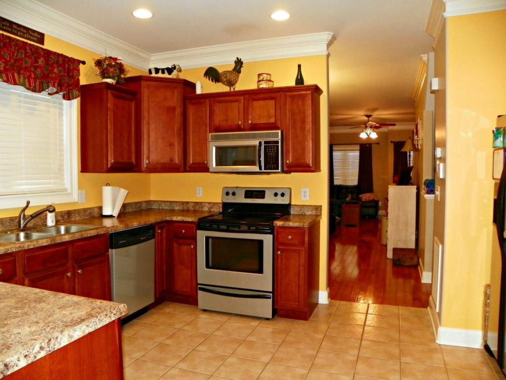 40 Earhart Road, Unit 40 Bluff City, TN 37618 - Photo 5 of 16 Tons of Cabinets
