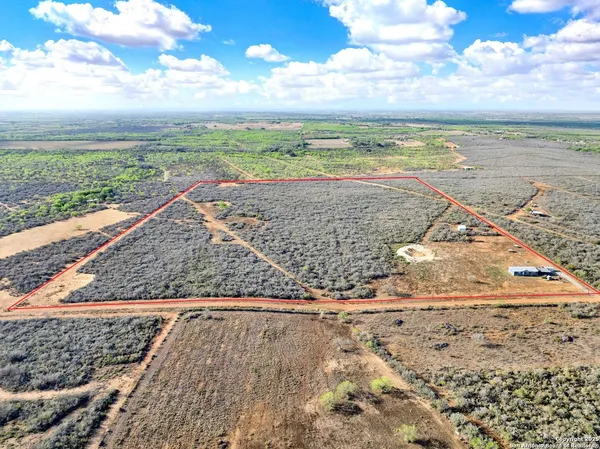$525,000 | 452 6620, Devine, TX 78016