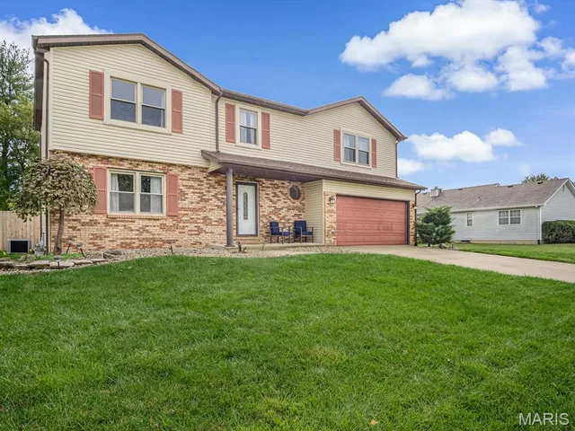 $349,900 | 1005 Daniel Drive, Maryville, IL 62062
