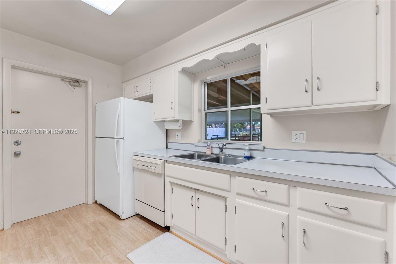 8345 Southwest 98th Street Miami, FL 33156 - Photo 10 of 24 Gallery Image 10