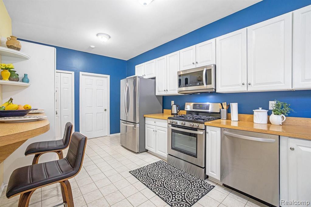 41531 Glade Road Canton, MI 48187 - Photo 18 of 37