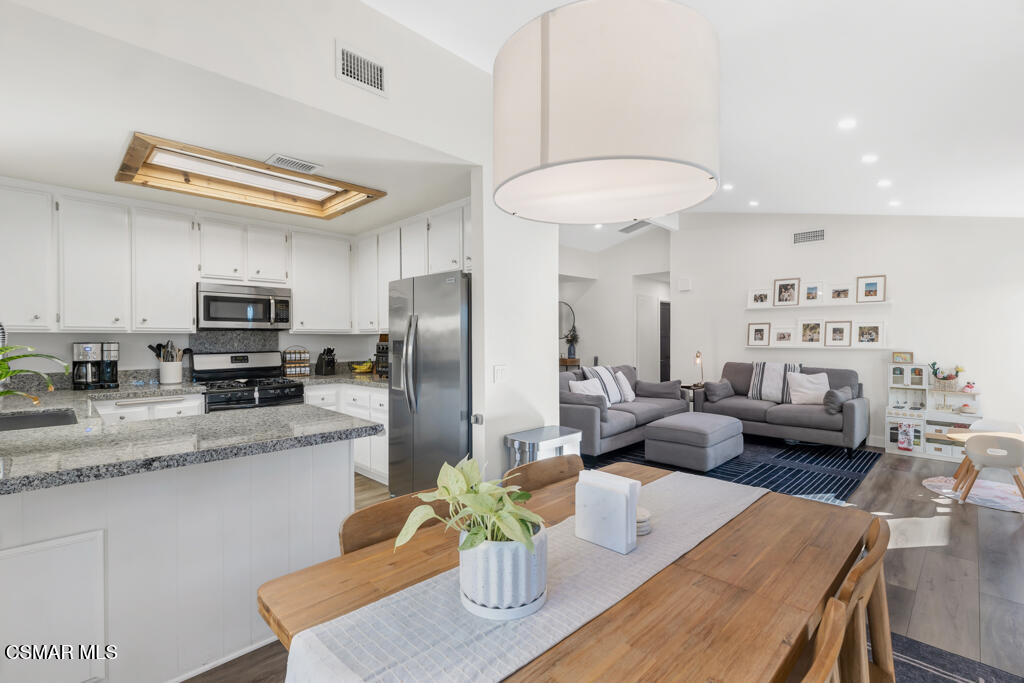 4811 Avedon Road Moorpark, CA 93021 - Photo 6 of 55 4811 Avedon Rd- HsHProd-20