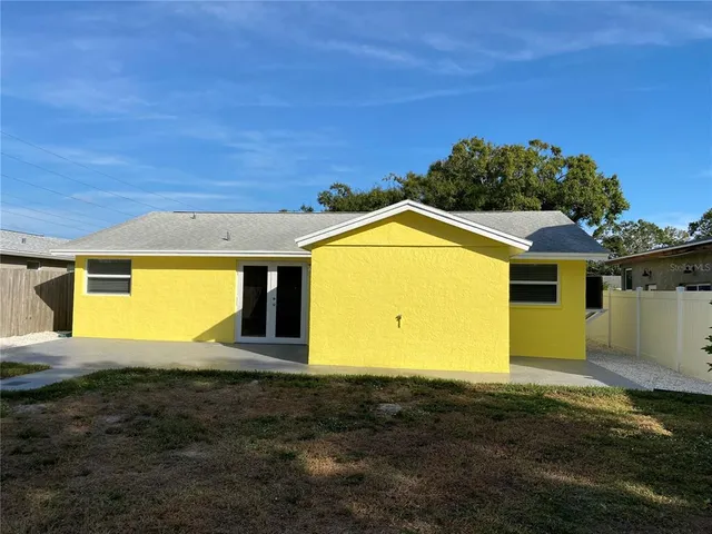a view of a house with a backyard