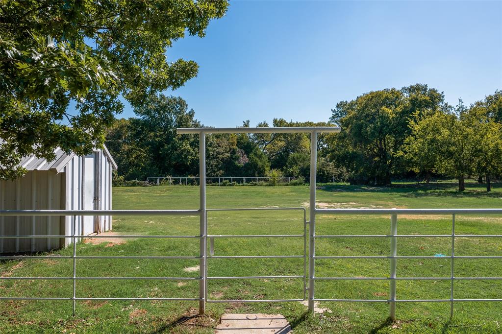 3092 North Trinity Street Decatur, TX 76234 - Photo 19 of 29 a view of a tennis court