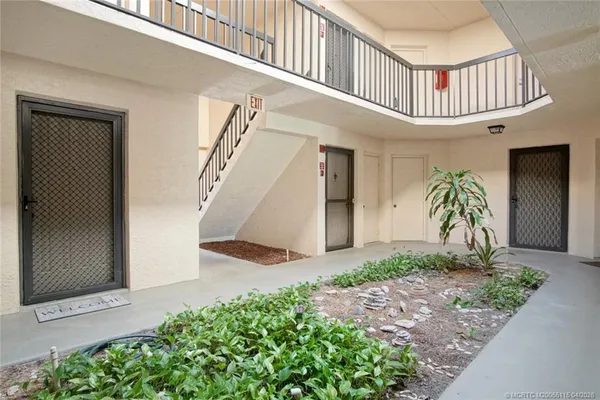 $180,000 | 2083 Northeast Collins Circle, Unit 81, Jensen Beach, FL 34957
