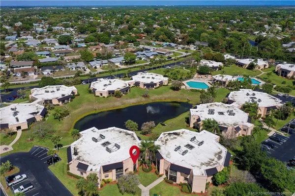 $180,000 | 2083 Northeast Collins Circle, Unit 81, Jensen Beach, FL 34957