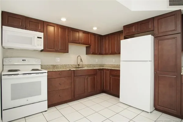 $180,000 | 2083 Northeast Collins Circle, Unit 81, Jensen Beach, FL 34957