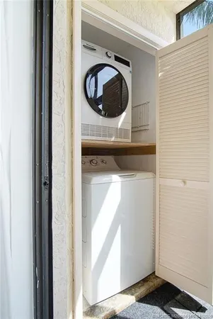 $180,000 | 2083 Northeast Collins Circle, Unit 81, Jensen Beach, FL 34957