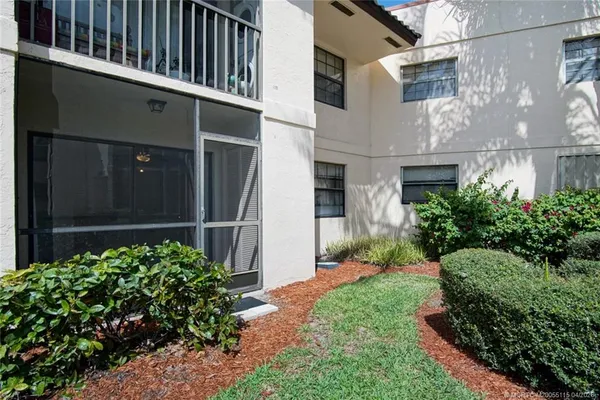 $180,000 | 2083 Northeast Collins Circle, Unit 81, Jensen Beach, FL 34957