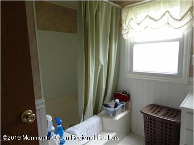579 Cherin Road Freehold, NJ 07728 - Photo 11 of 16 21718424-11