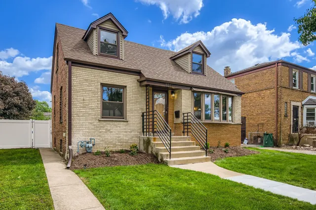 $379,900 | 8841 South Utica Avenue, Evergreen Park, IL 60805