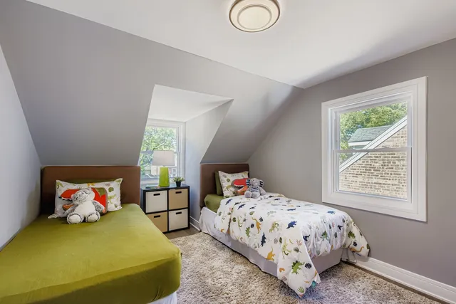 $379,900 | 8841 South Utica Avenue, Evergreen Park, IL 60805