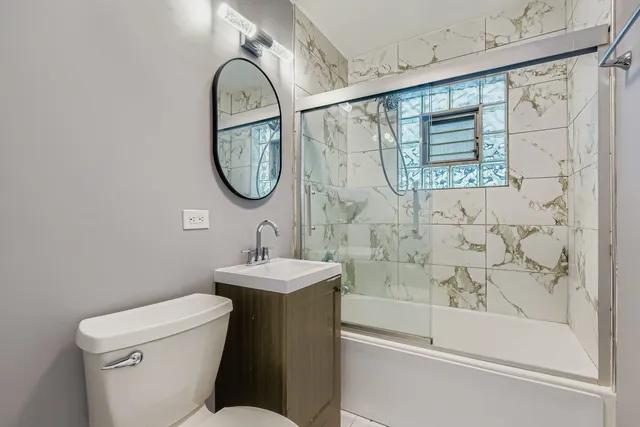 $379,900 | 8841 South Utica Avenue, Evergreen Park, IL 60805