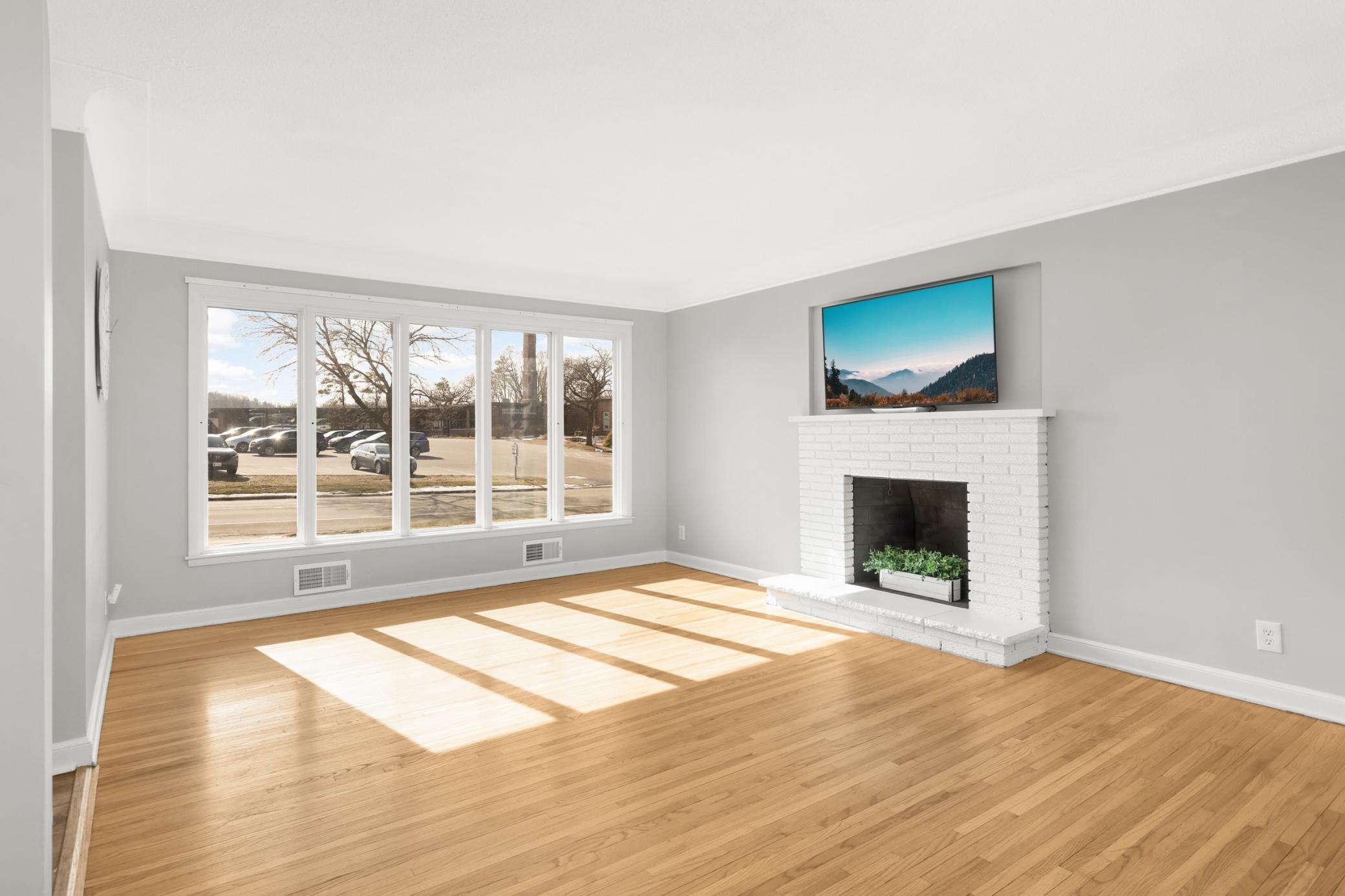 647 Mill Street Excelsior, MN 55331 - Photo 5 of 39