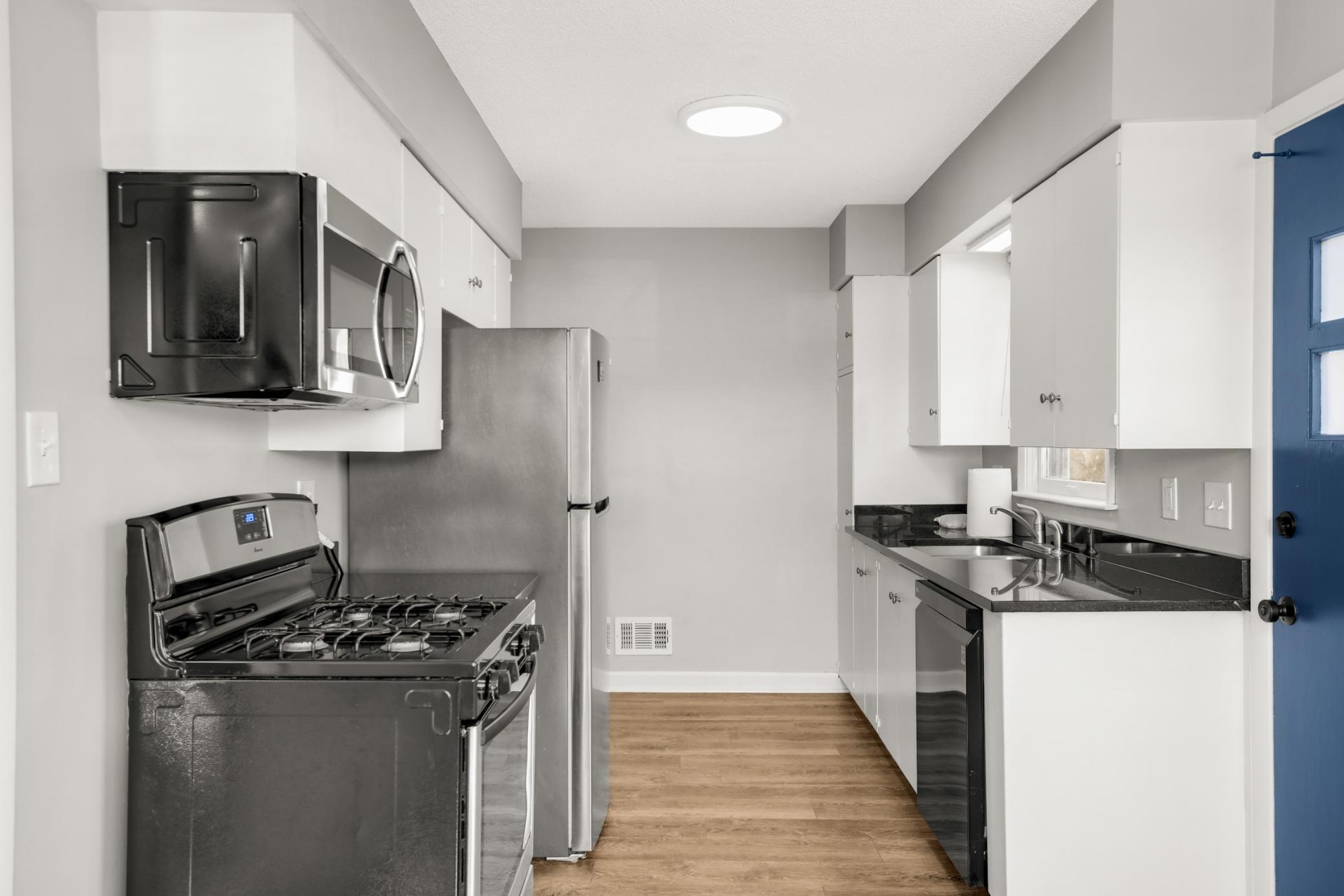 647 Mill Street Excelsior, MN 55331 - Photo 10 of 39