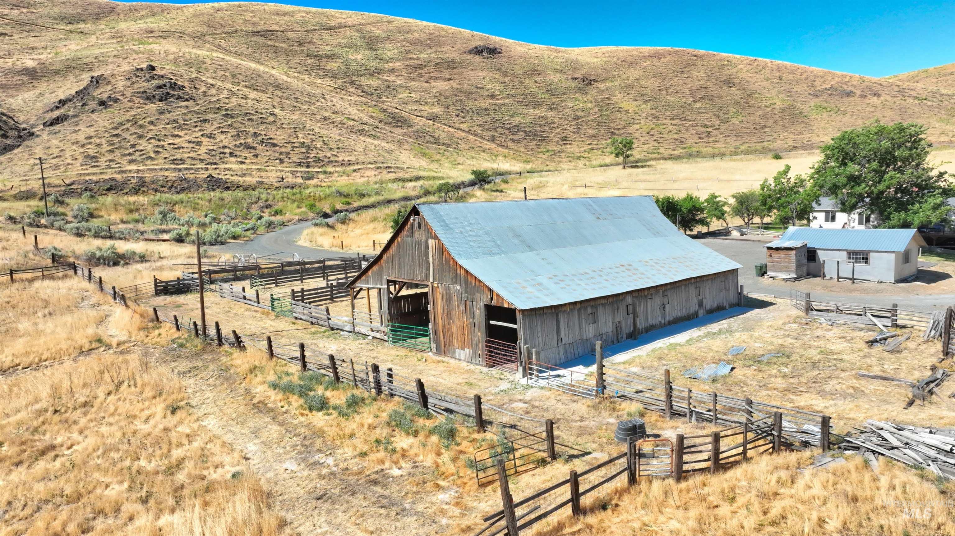 27035 Snake River Road Huntington, OR 97907 - Photo 4 of 50