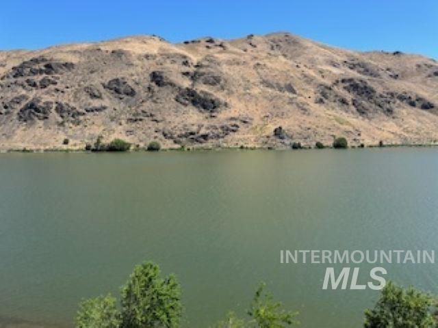 27035 Snake River Road Huntington, OR 97907 - Photo 5 of 50 Water view with a mountain backdrop