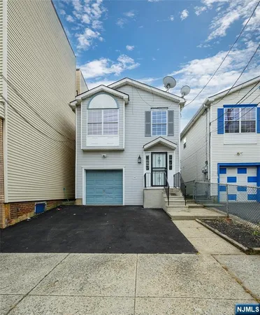 $2,100 | 114 Watson Avenue, Unit 1, Newark, NJ 07112