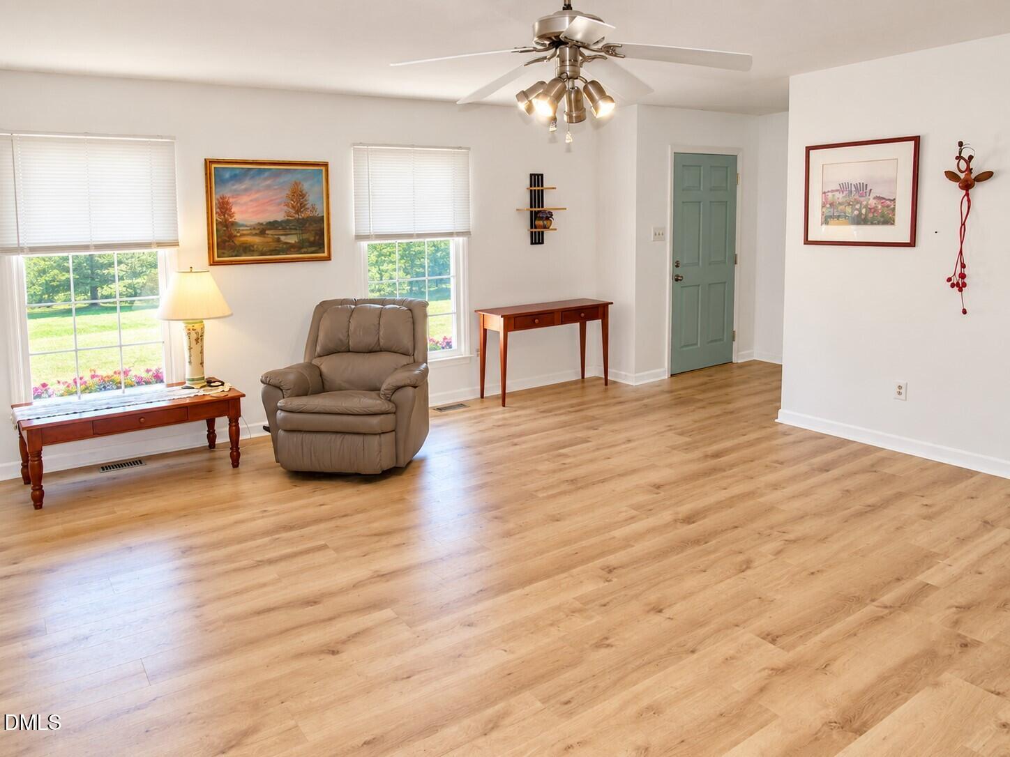 1565 Spring Valley Lake Road Henderson, NC 27537 - Photo 5 of 37 Living room
