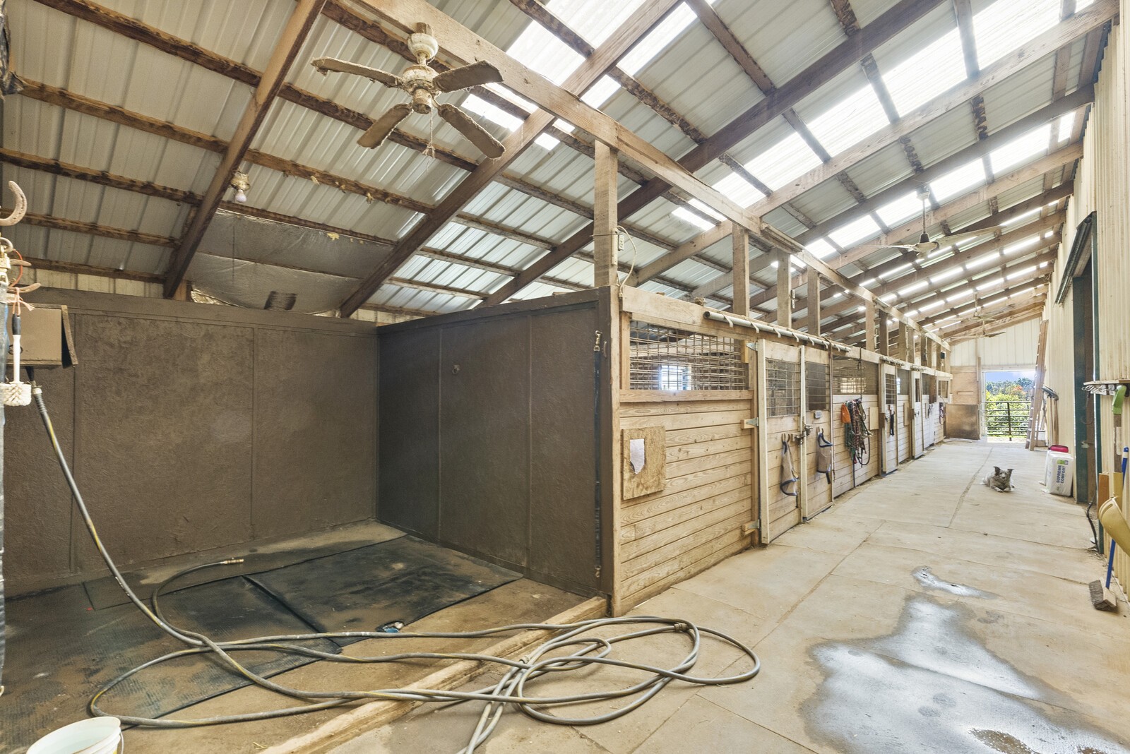 355 A Jernigan Road Portland, TN 37148 - Photo 45 of 47 a view of a garage