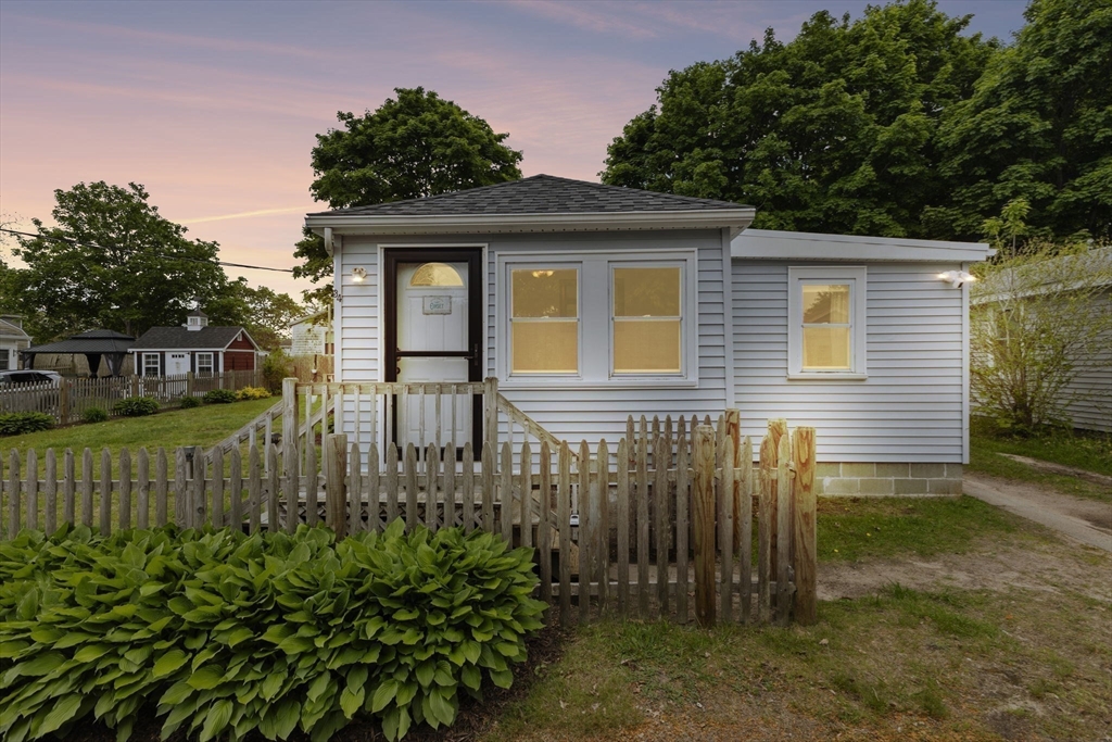 34 13th Street Wareham, MA 02558 - Photo 4 of 42 a front view of a house with a garden