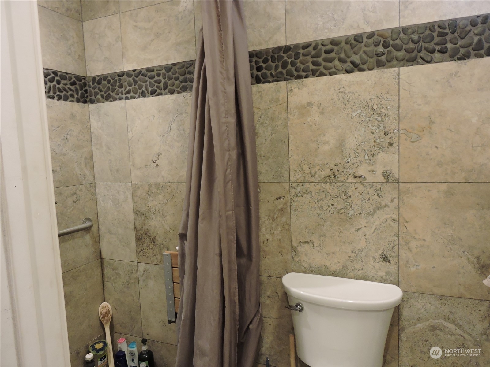 1402 Adams Road North Quincy, WA 98848 - Photo 24 of 39 a bathroom with a shower a toilet and a sink