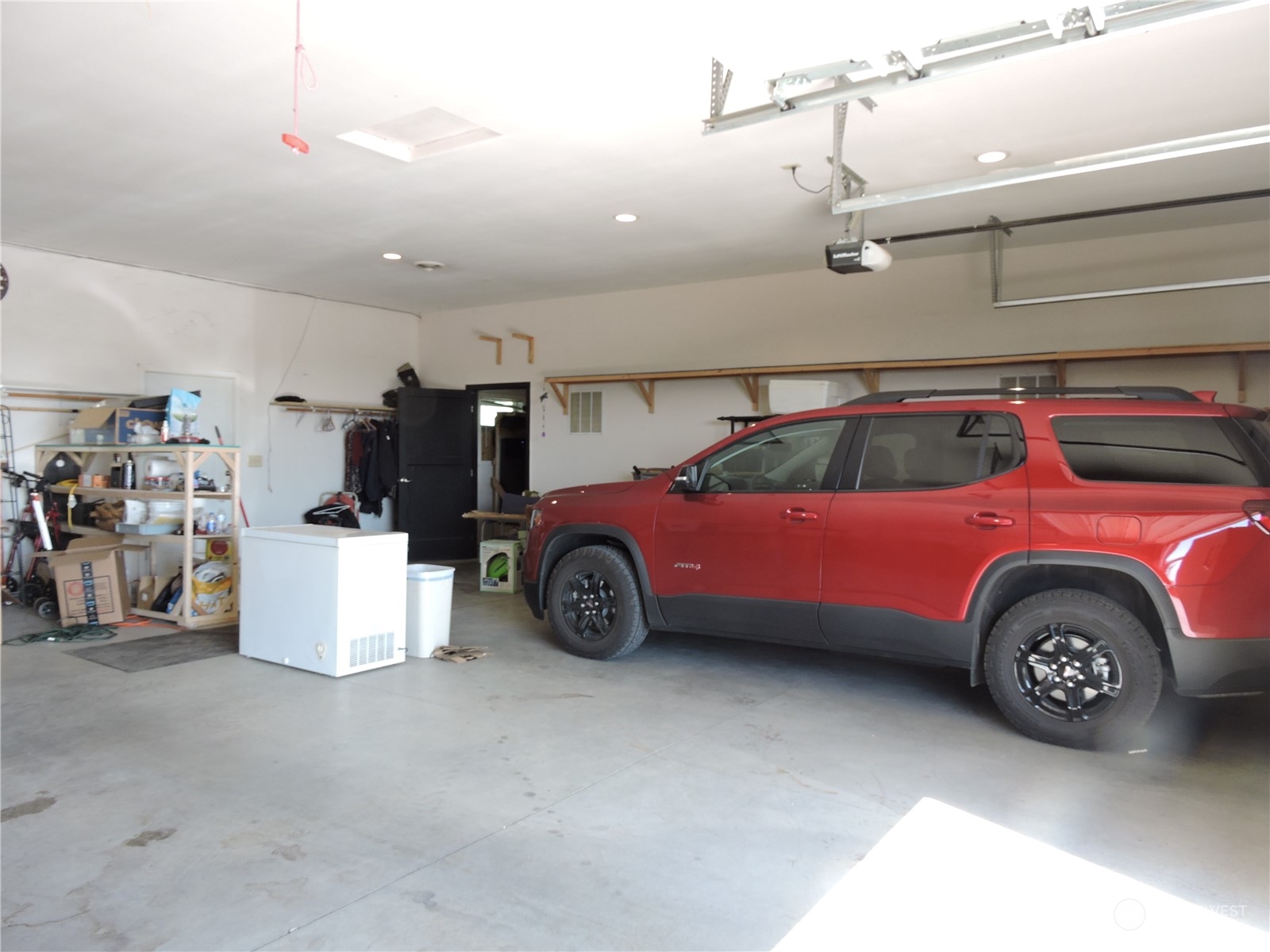 1402 Adams Road North Quincy, WA 98848 - Photo 31 of 39 a view of a car garage