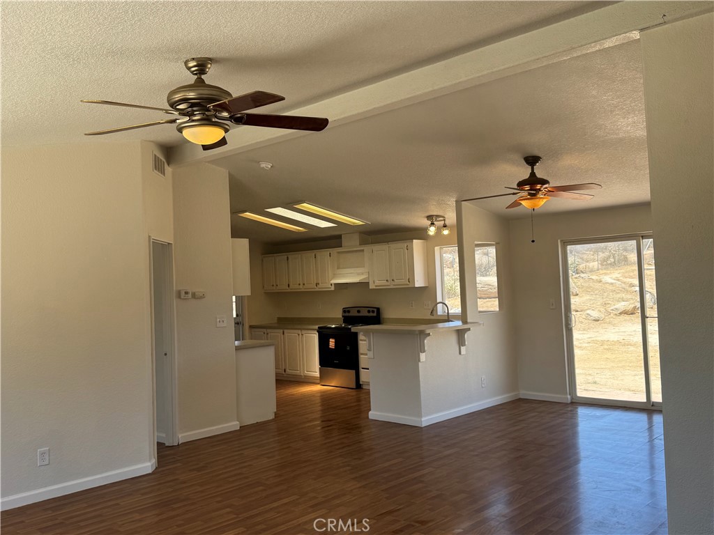 41251 Rope Road Hemet, CA 92544 - Photo 3 of 32 Living Room