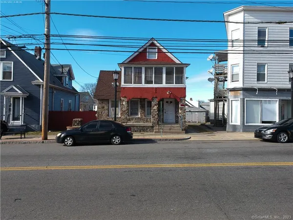 $2,380 | 2310 Barnum Avenue, Unit 1, Stratford, CT 06615