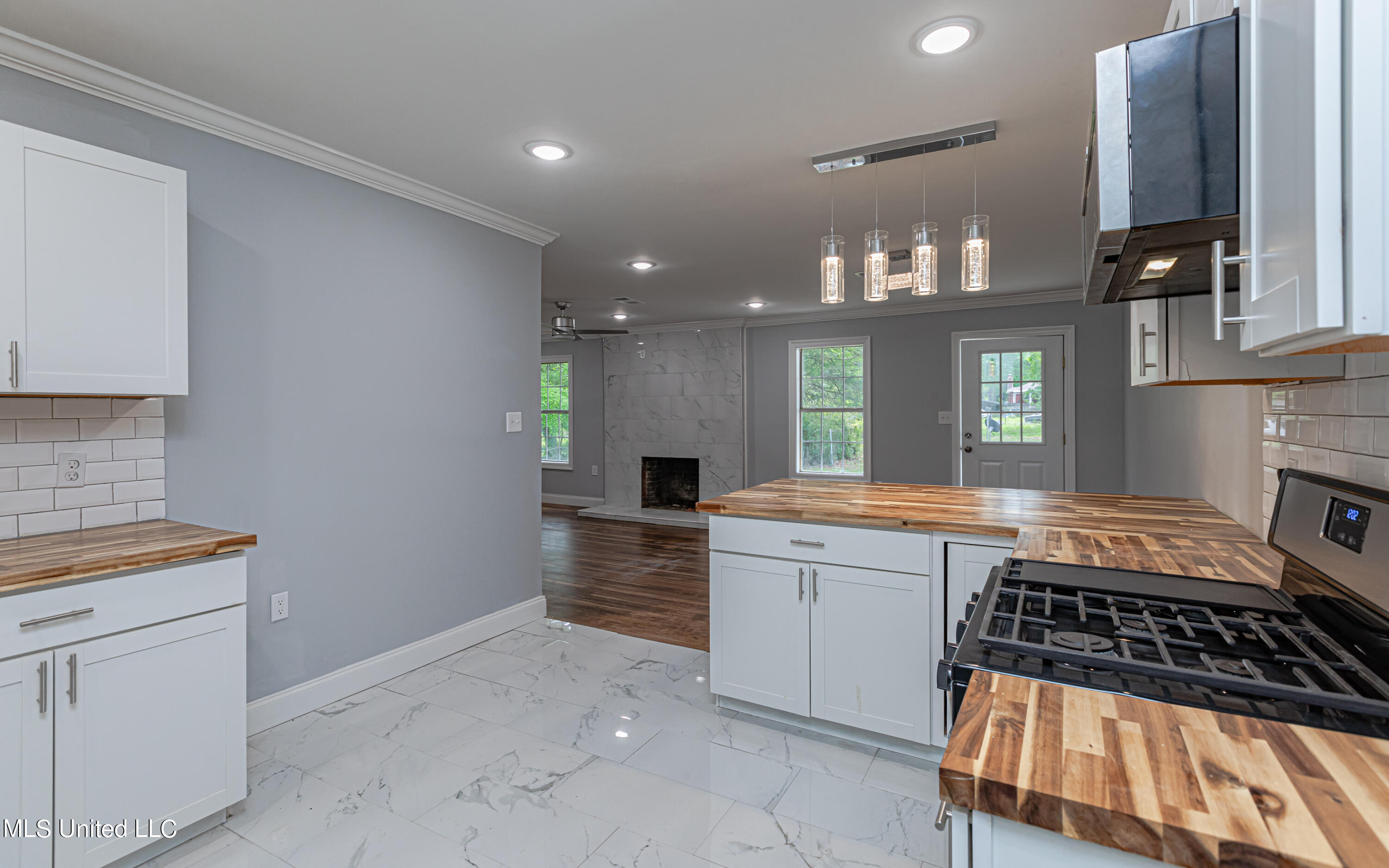 823 Raymond Road Jackson, MS 39204 - Photo 8 of 26 926A5300