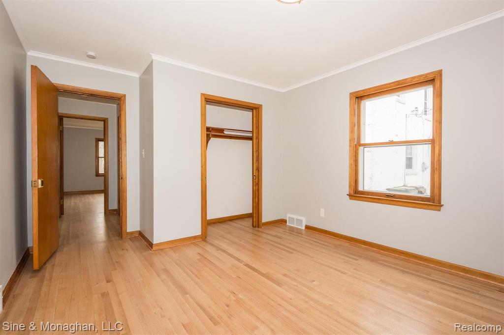2032 Oxford Road Grosse Pointe Woods, MI 48236 - Photo 16 of 19