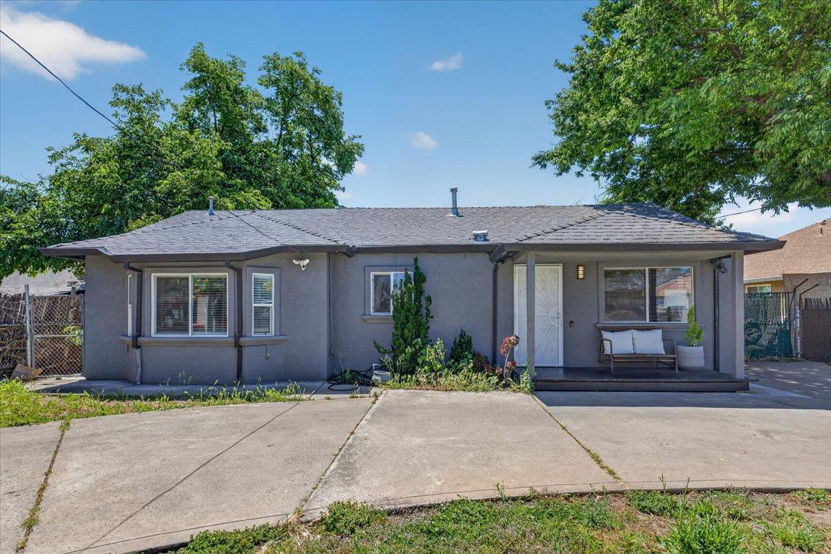 7524 Fruitridge Road Sacramento, CA 95820 - Photo 1 of 35