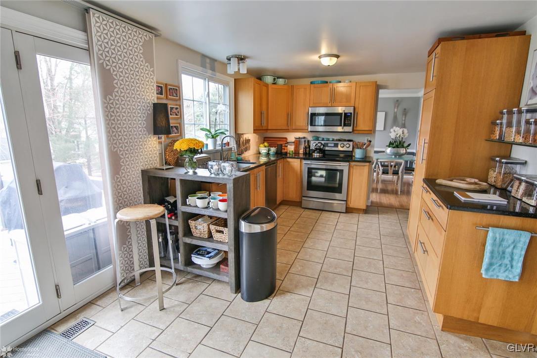 1735 Creek Road Bethlehem, PA 18015 - Photo 11 of 41 Gallery Image 11