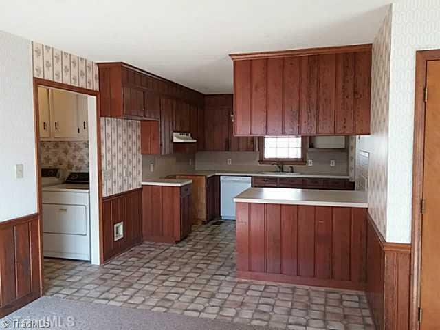 1200 John Harger Road Walnut Cove, NC 27052 - Photo 2 of 16 Kitchen.