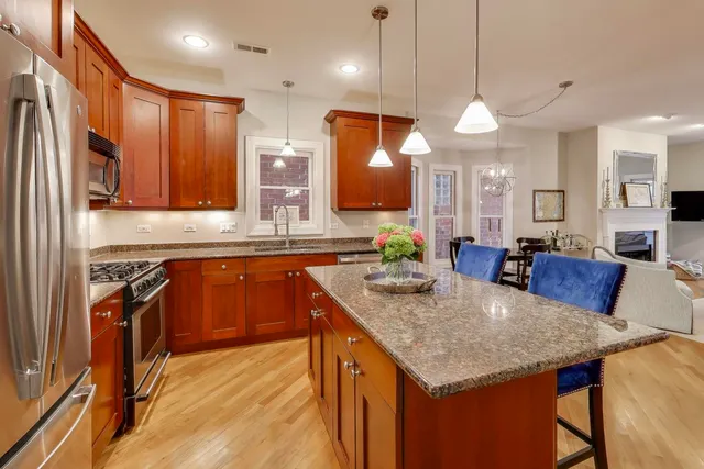 $4,500 | 1529 North Mohawk Street, Unit 2S, Chicago, IL 60610