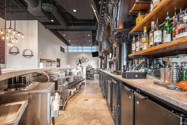 $800,000 | 702 West Lincoln Avenue, Goshen, IN 46526