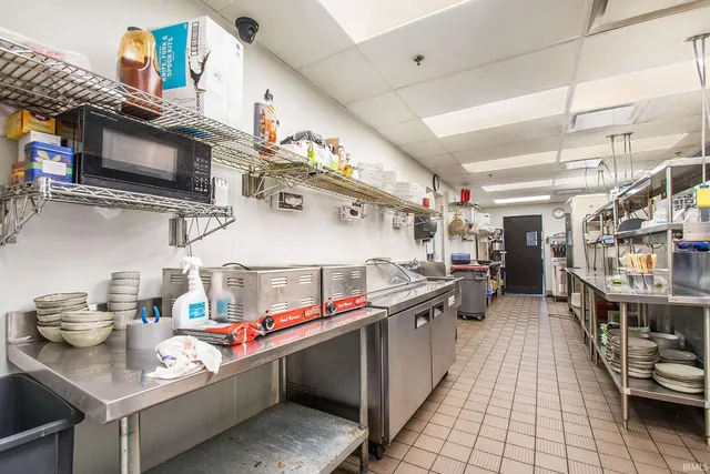 $800,000 | 702 West Lincoln Avenue, Goshen, IN 46526