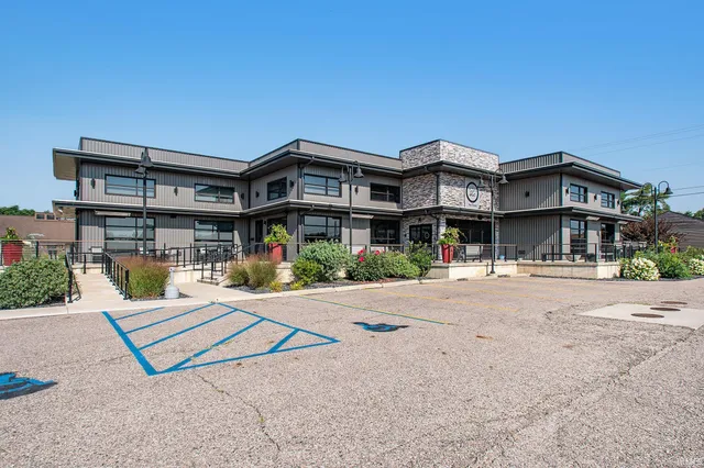 $800,000 | 702 West Lincoln Avenue, Goshen, IN 46526