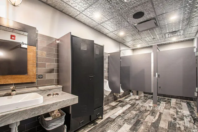 $800,000 | 702 West Lincoln Avenue, Goshen, IN 46526